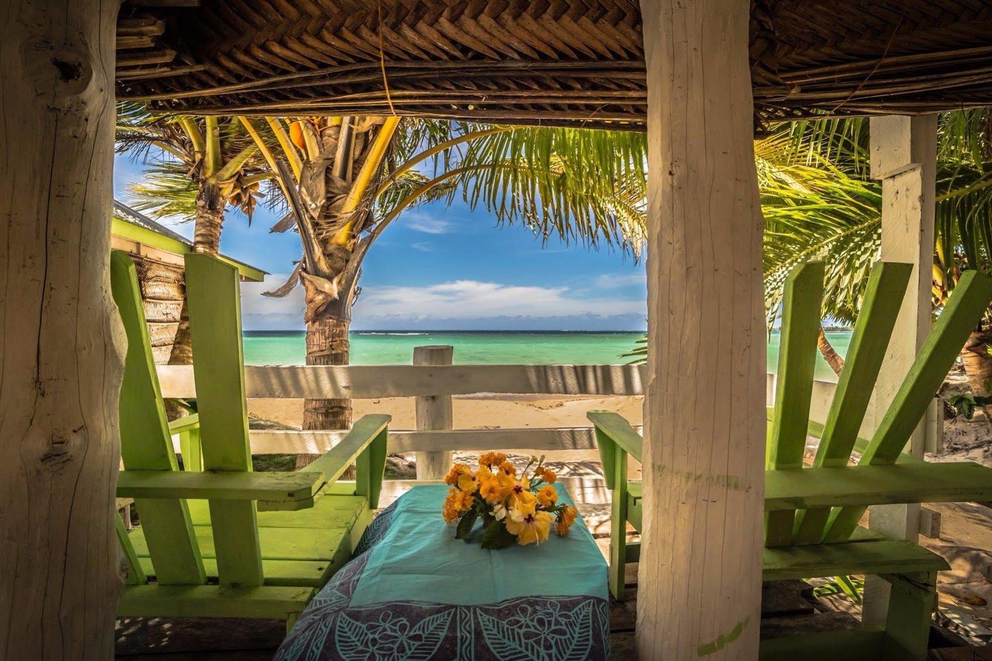 Tailua Beach Fales Manase Экстерьер фото
