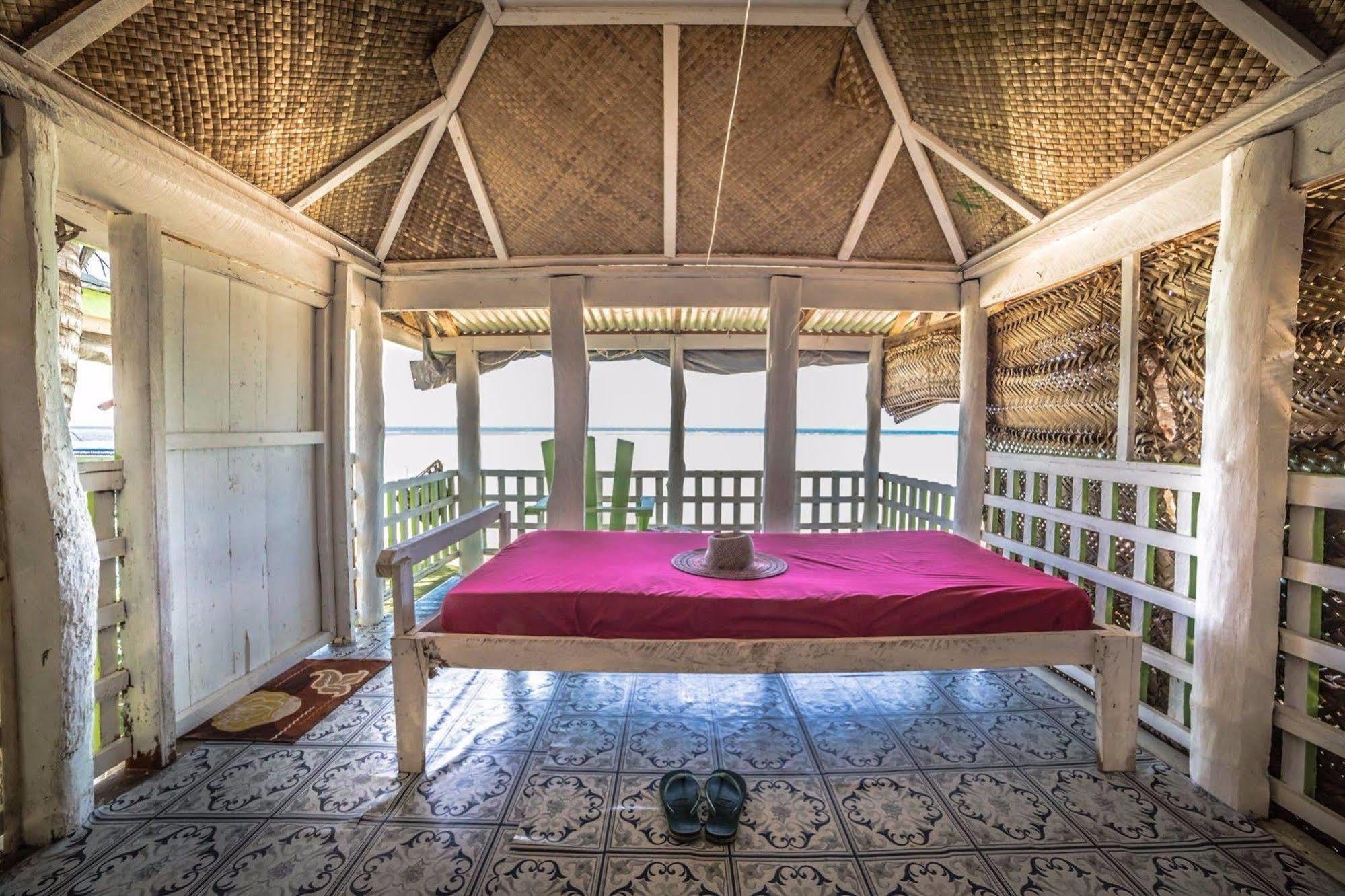 Tailua Beach Fales Manase Экстерьер фото