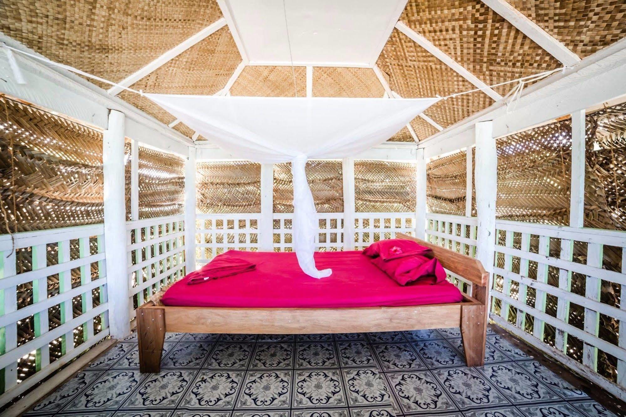 Tailua Beach Fales Manase Экстерьер фото