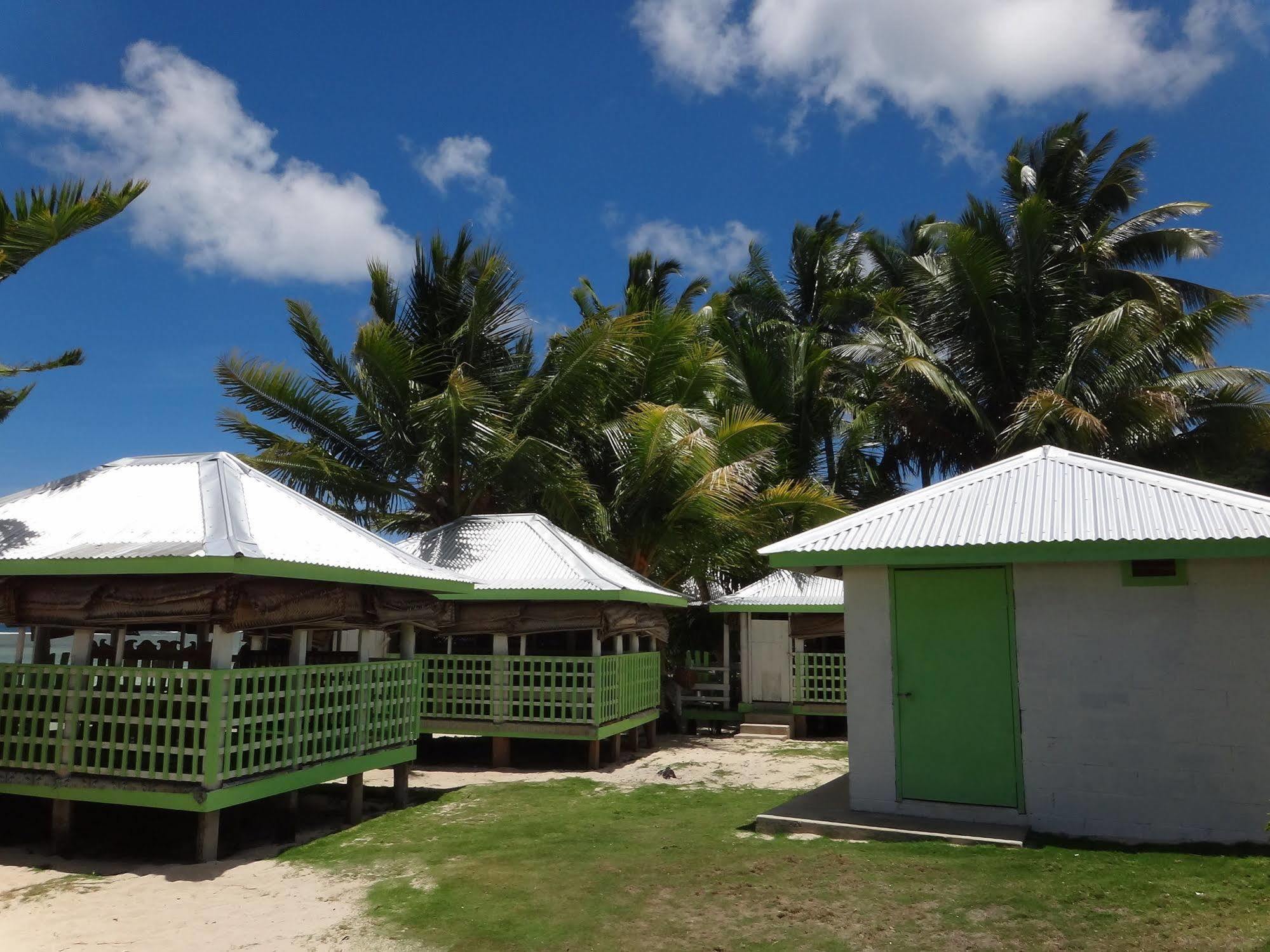 Tailua Beach Fales Manase Экстерьер фото