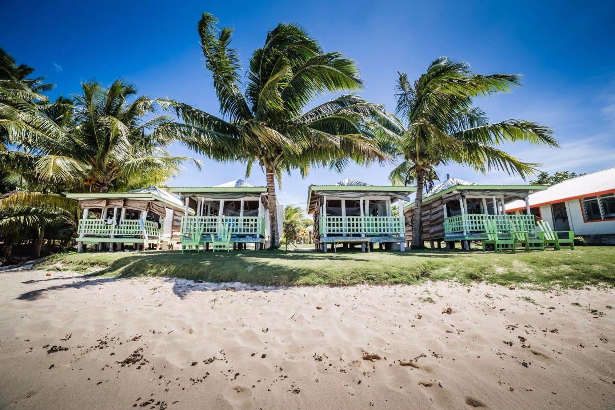 Tailua Beach Fales Manase Экстерьер фото