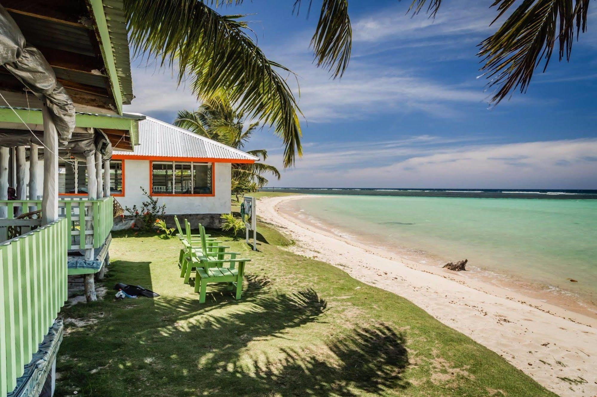 Tailua Beach Fales Manase Экстерьер фото