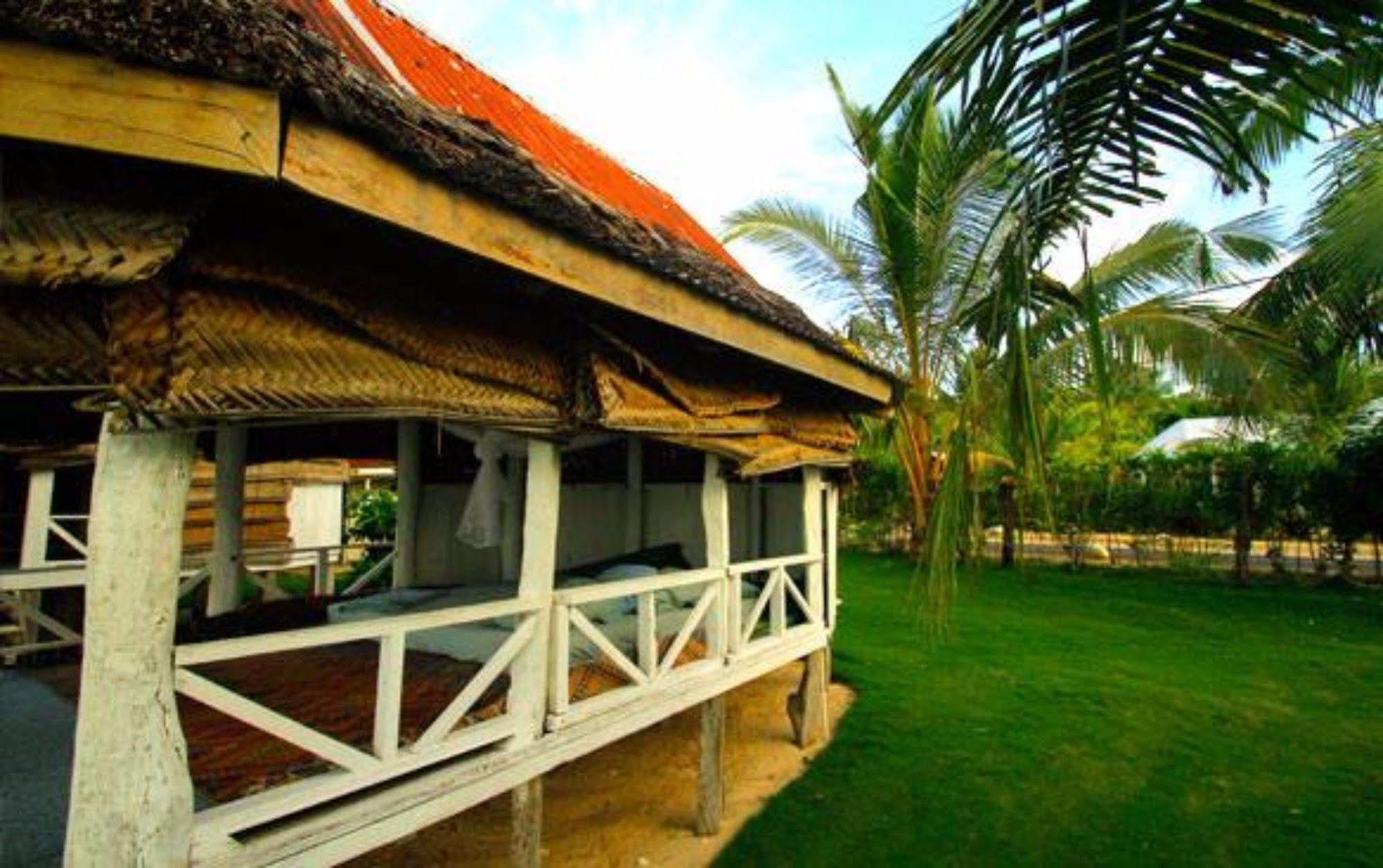 Tailua Beach Fales Manase Экстерьер фото